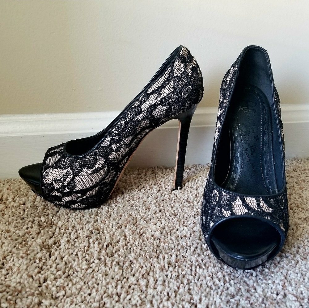 Alice + Olivia pumps